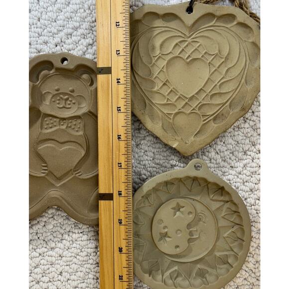 Pottery Cookie Molds Teddy Bear Celestial Moon Hearts Lot of 3 Vintage - Picture 2 of 6